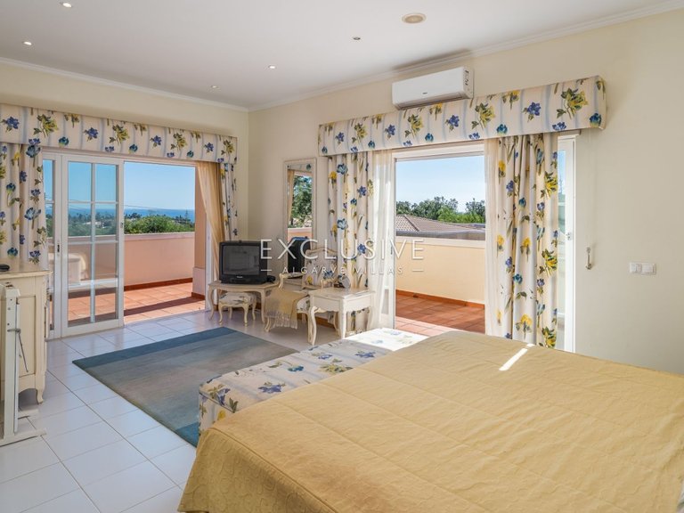 Villa for Sale in Carvoeiro, Algarve 29