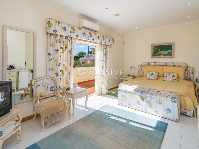Villa for Sale in Carvoeiro, Algarve 25