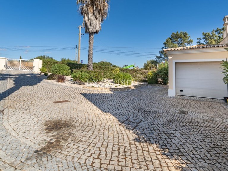 Villa for Sale in Carvoeiro, Algarve 32