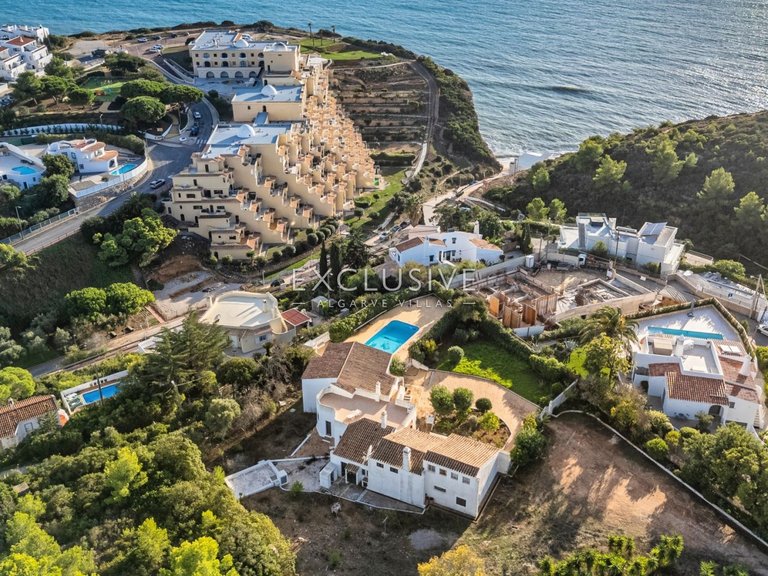 Villa for Sale in Carvoeiro, Algarve 5
