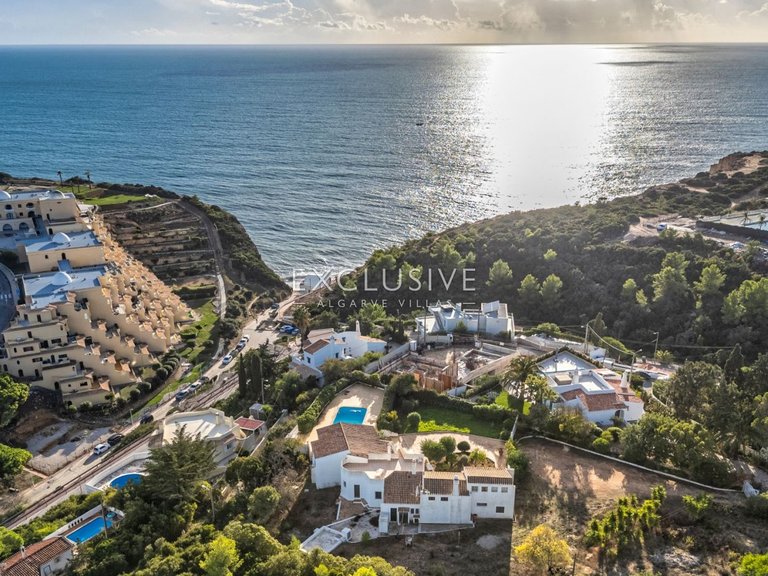 Villa for Sale in Carvoeiro, Algarve 4