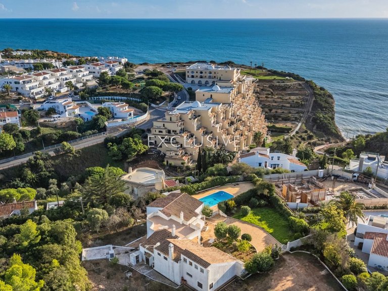 Villa for Sale in Carvoeiro, Algarve 28