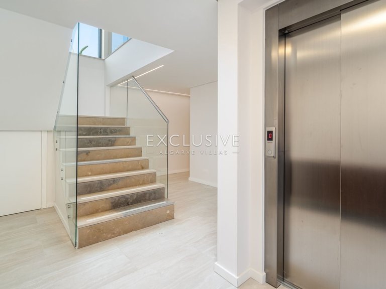 Villa for Sale in Lagos, Algarve 35