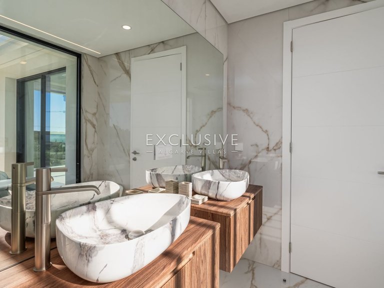 Villa for Sale in Lagos, Algarve 25