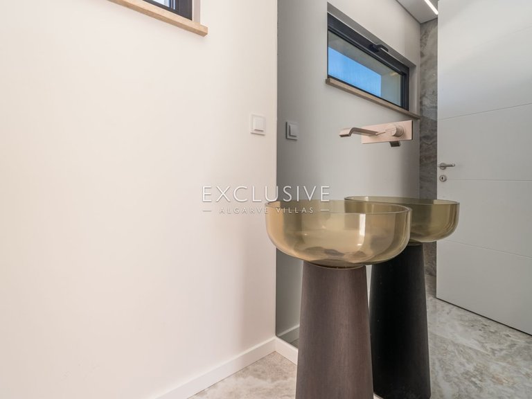 Villa for Sale in Lagos, Algarve 19