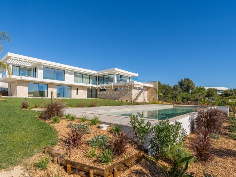 Villa for Sale in Lagos, Algarve 4