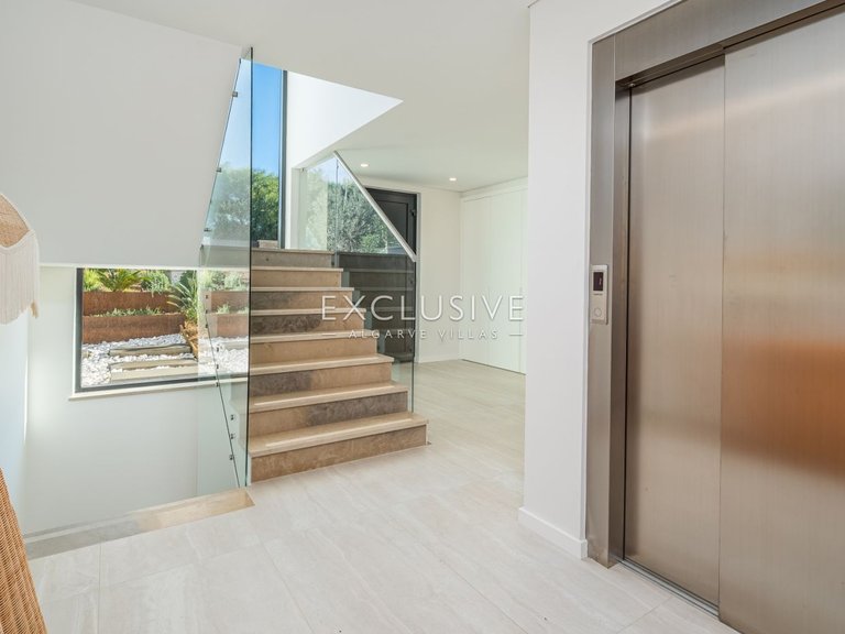 Villa for Sale in Lagos, Algarve 8
