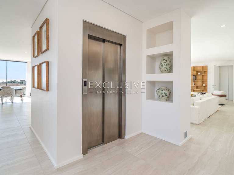 Villa for Sale in Lagos, Algarve 9