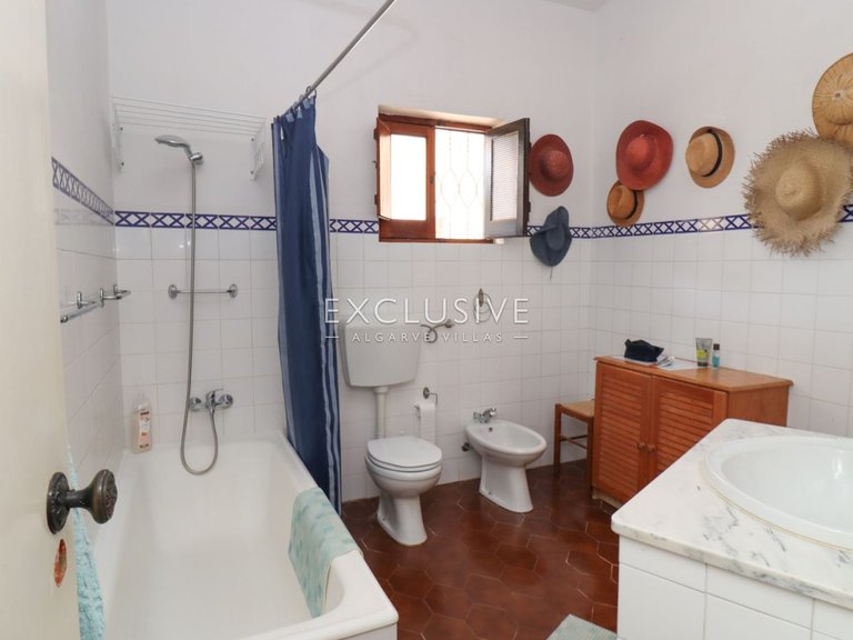 Villa for Sale in Carvoeiro, Algarve 20