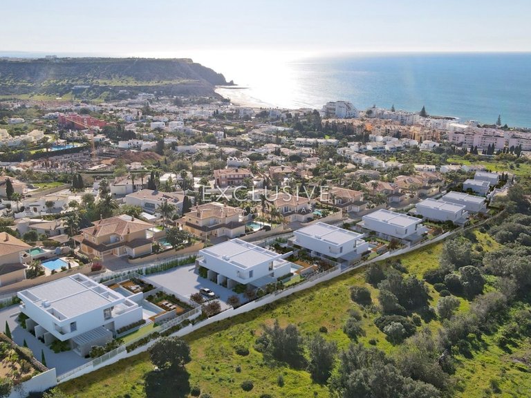 Villa for Sale in Praia Da Luz, Algarve 1