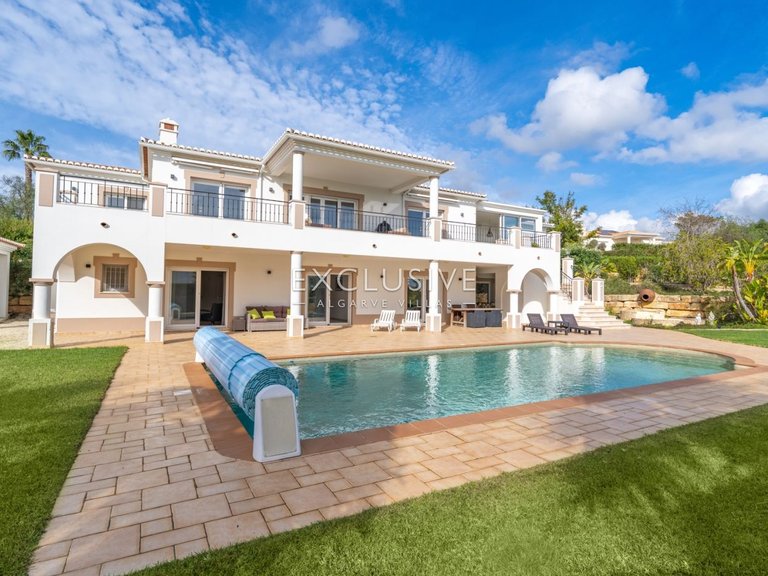 Villa for Sale in Praia Da Luz, Algarve 35
