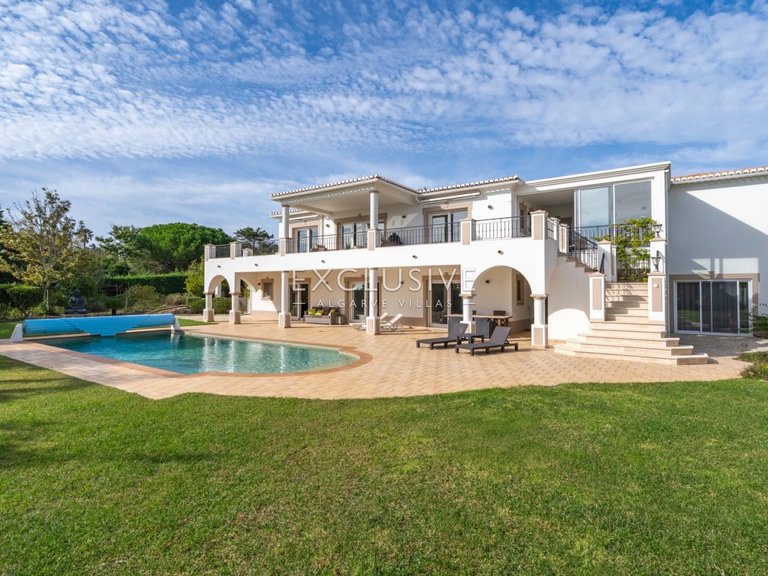 Villa for Sale in Praia Da Luz, Algarve 34