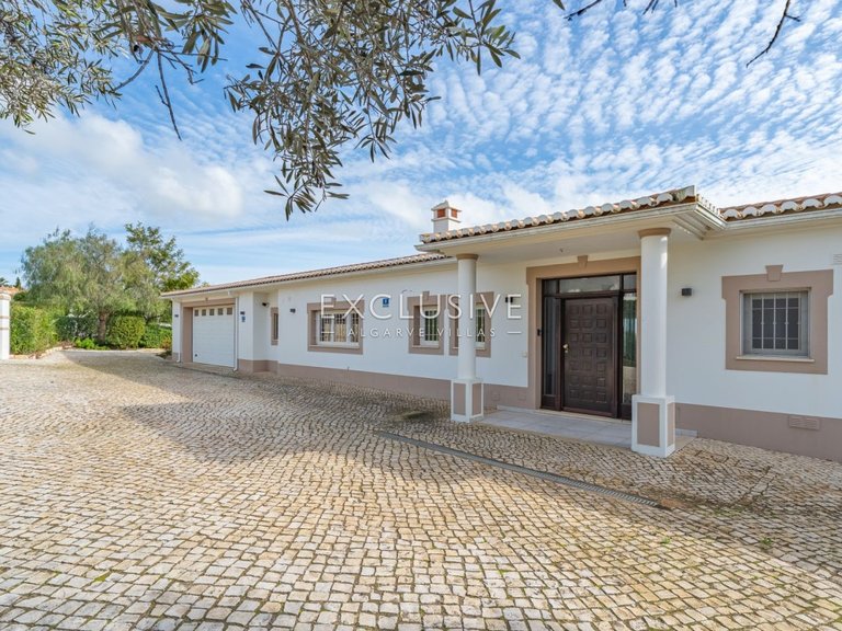 Villa for Sale in Praia Da Luz, Algarve 32