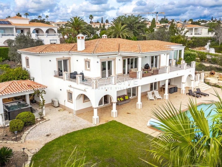 Villa for Sale in Praia Da Luz, Algarve 37