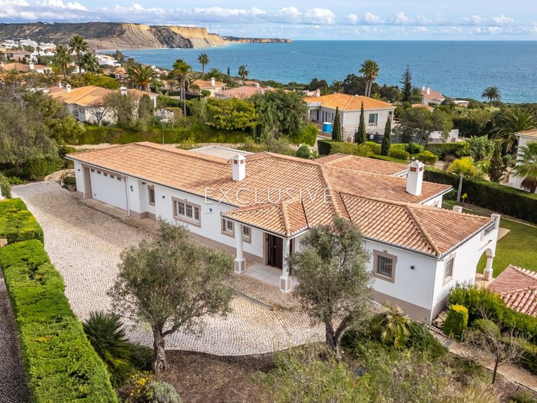 Villa for Sale in Praia Da Luz, Algarve 38