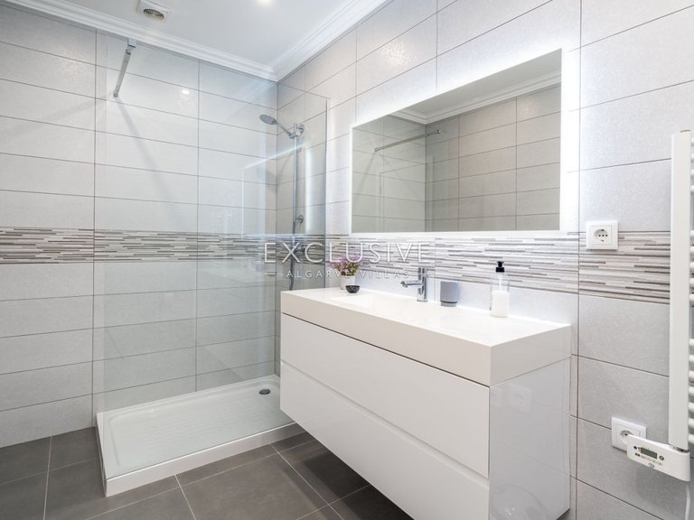 Villa for Sale in Praia Da Luz, Algarve 25