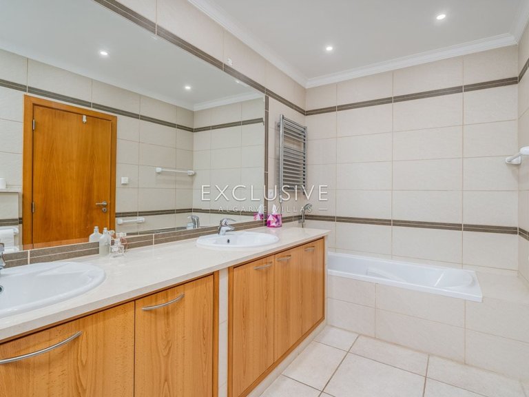 Villa for Sale in Praia Da Luz, Algarve 19