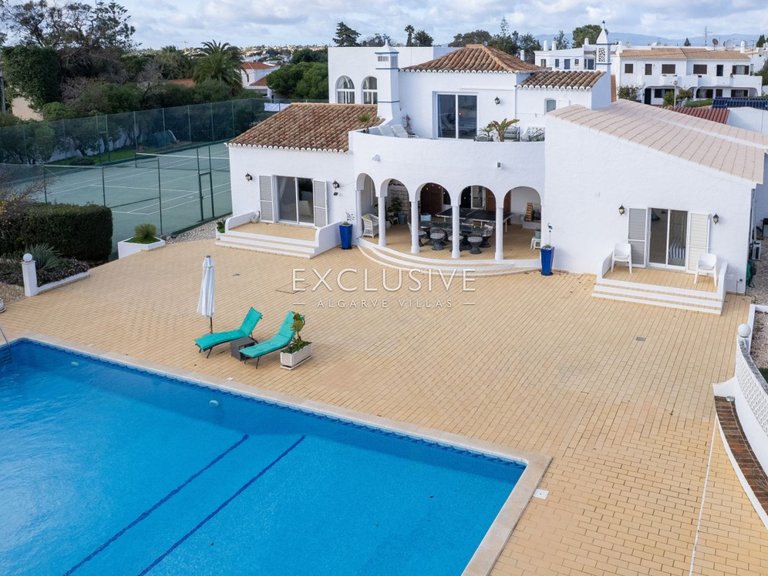 Villa for Sale in Carvoeiro, Algarve 1