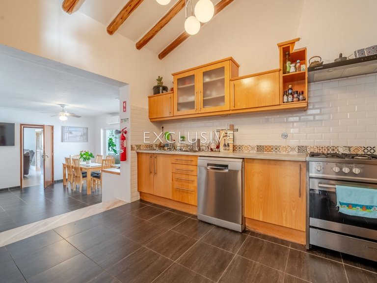 Villa for Sale in Carvoeiro, Algarve 5