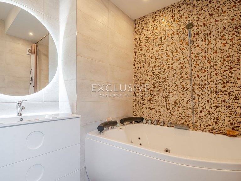 Villa for Sale in Carvoeiro, Algarve 19