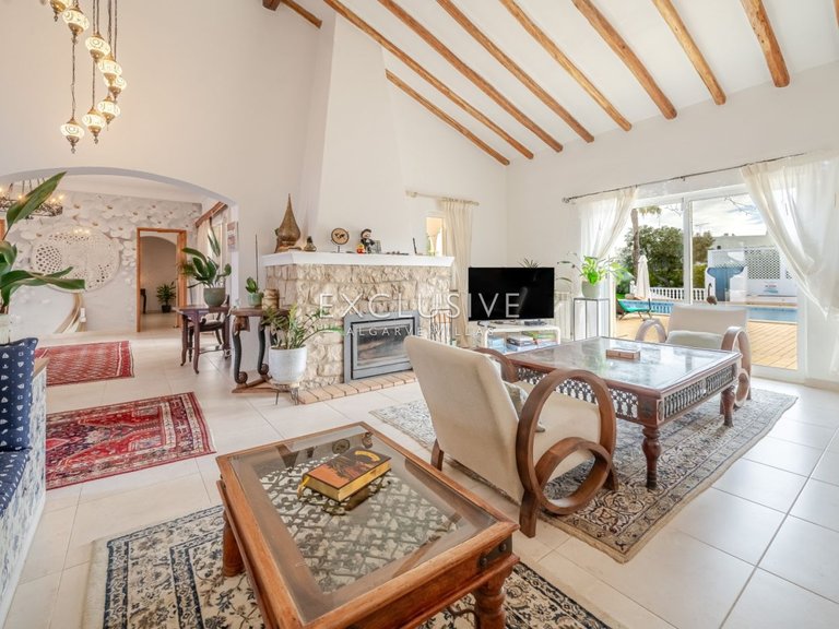 Villa for Sale in Carvoeiro, Algarve 10