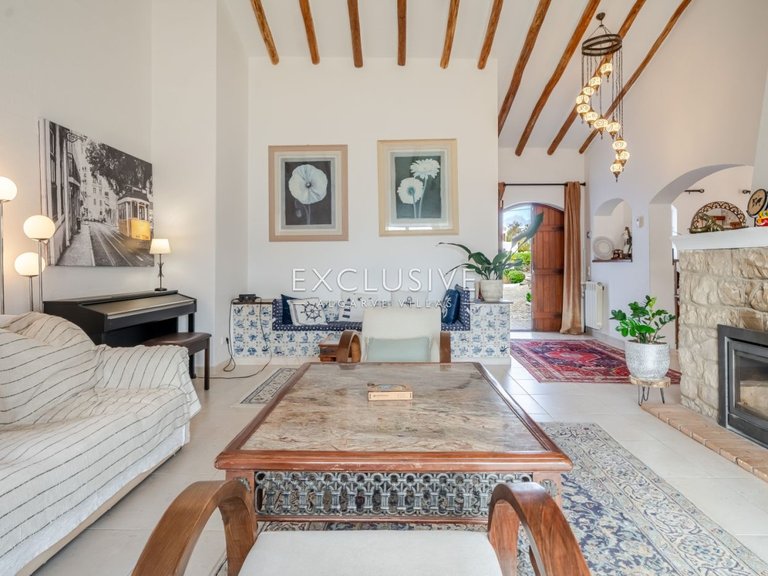 Villa for Sale in Carvoeiro, Algarve 4