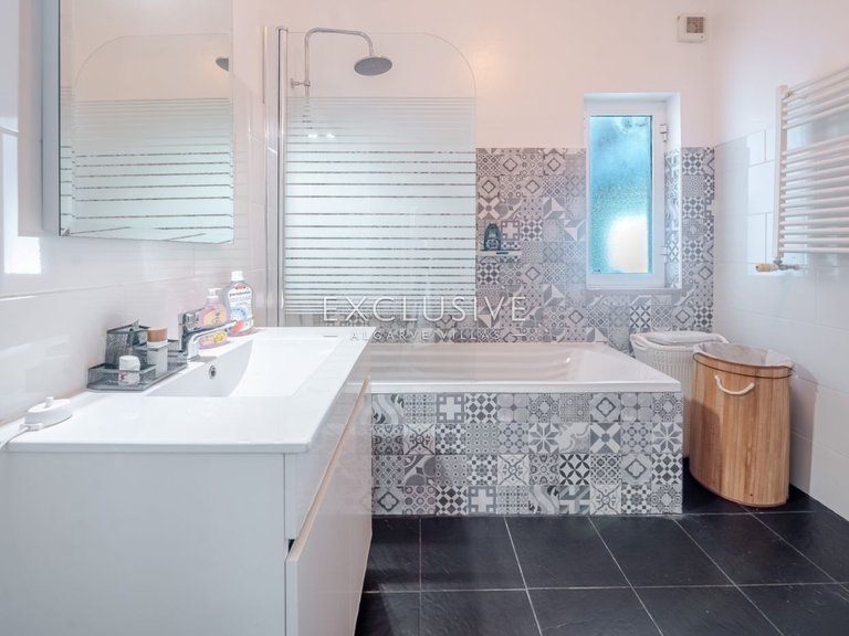 Villa for Sale in Carvoeiro, Algarve 8