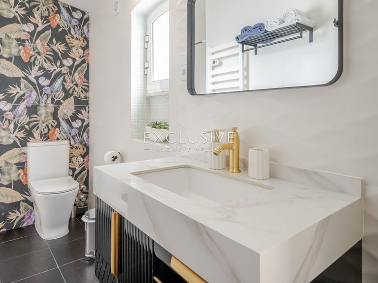 Villa for Sale in Carvoeiro, Algarve 13