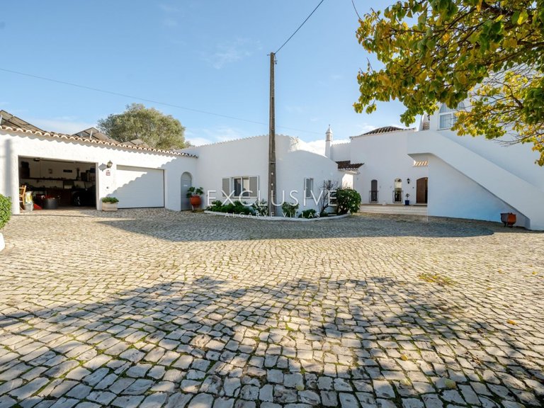 Villa for Sale in Carvoeiro, Algarve 17