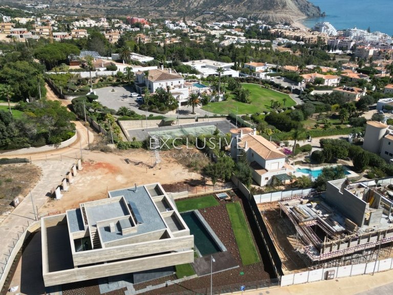 Villa for Sale in Praia Da Luz, Algarve 3