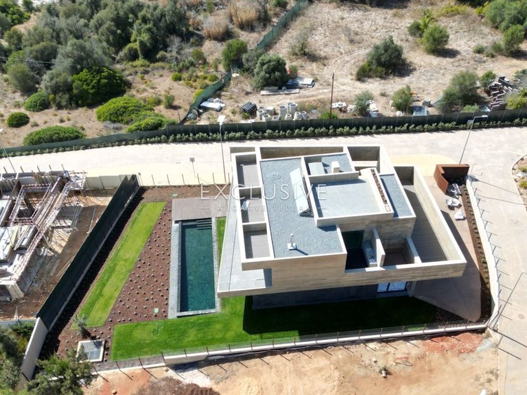 Villa for Sale in Praia Da Luz, Algarve 11