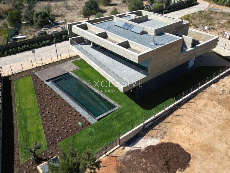 Villa for Sale in Praia Da Luz, Algarve 1