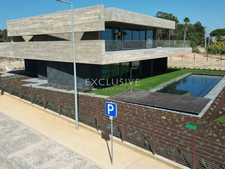 Villa for Sale in Praia Da Luz, Algarve 9