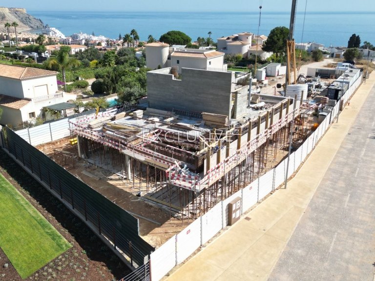 Villa for Sale in Praia Da Luz, Algarve 1