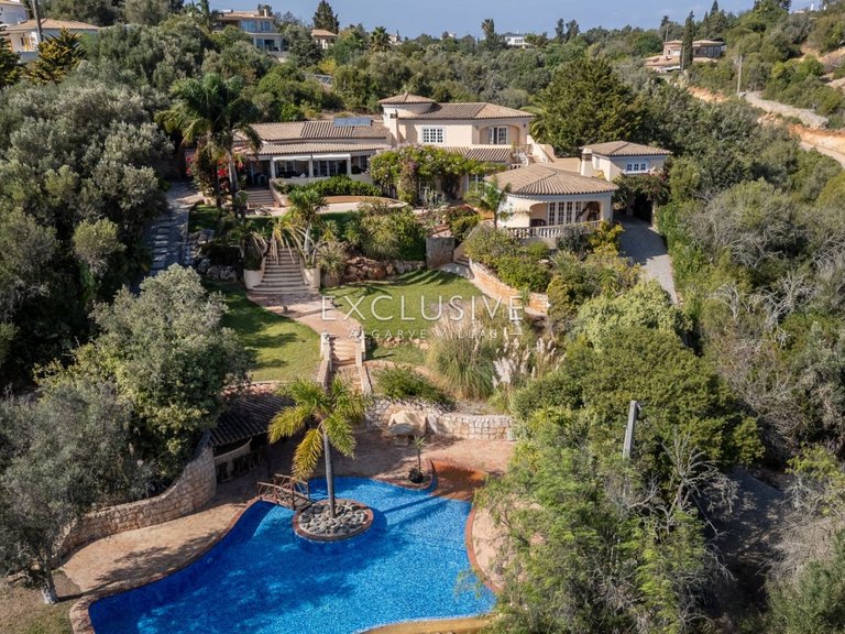 Villa for Sale in Praia Da Luz, Algarve 1