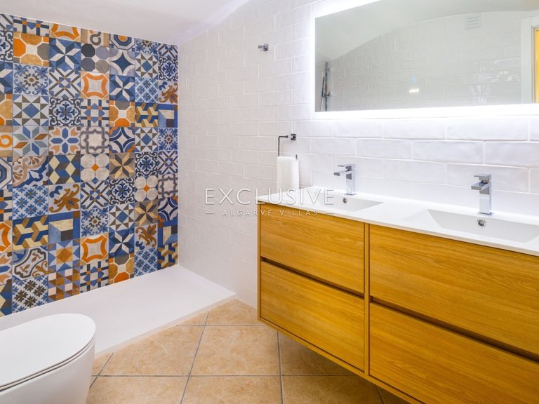 Villa for Sale in Carvoeiro, Algarve 4