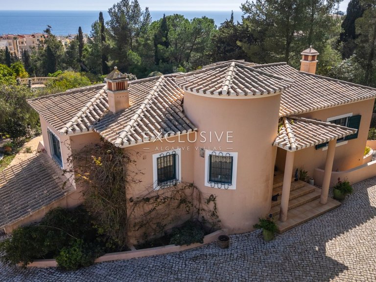 Villa for Sale in Praia Da Luz, Algarve 28