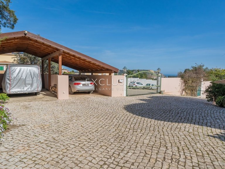 Villa for Sale in Praia Da Luz, Algarve 27