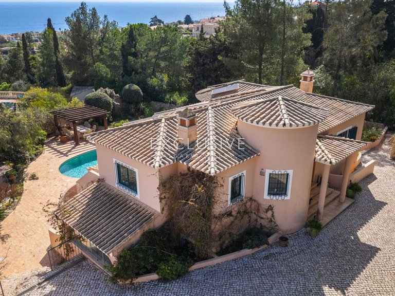 Villa for Sale in Praia Da Luz, Algarve 1