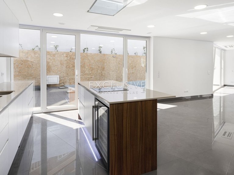 Villa for Sale in Lagos, Algarve 5