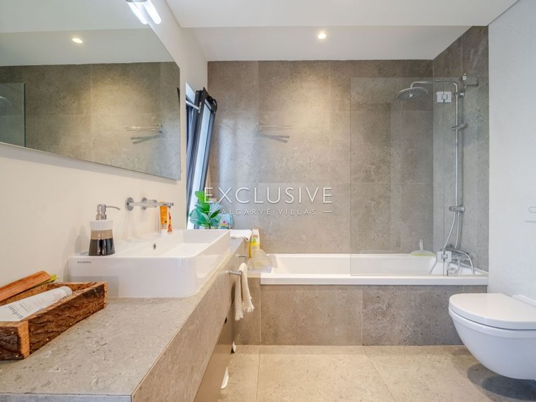 Villa for Sale in Vilamoura, Algarve 15
