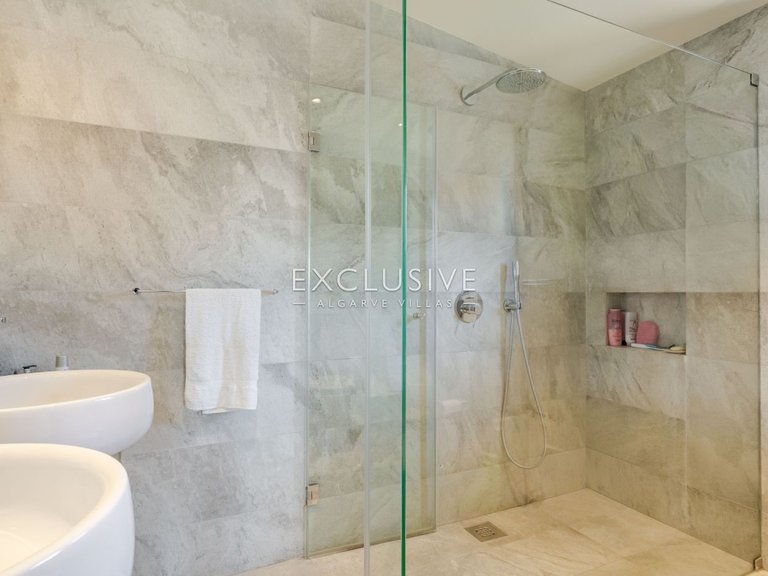 Villa for Sale in Vilamoura, Algarve 31