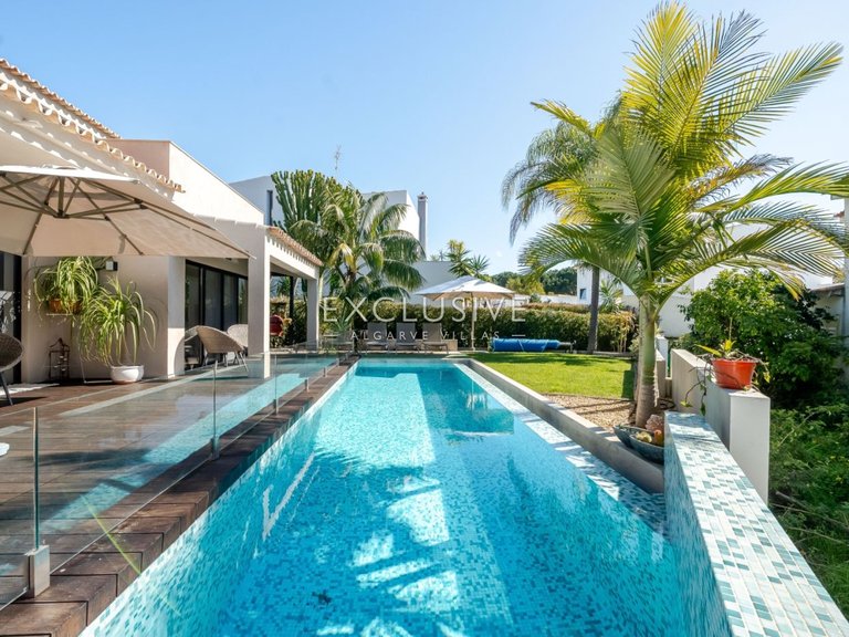 Villa for Sale in Vilamoura, Algarve 1