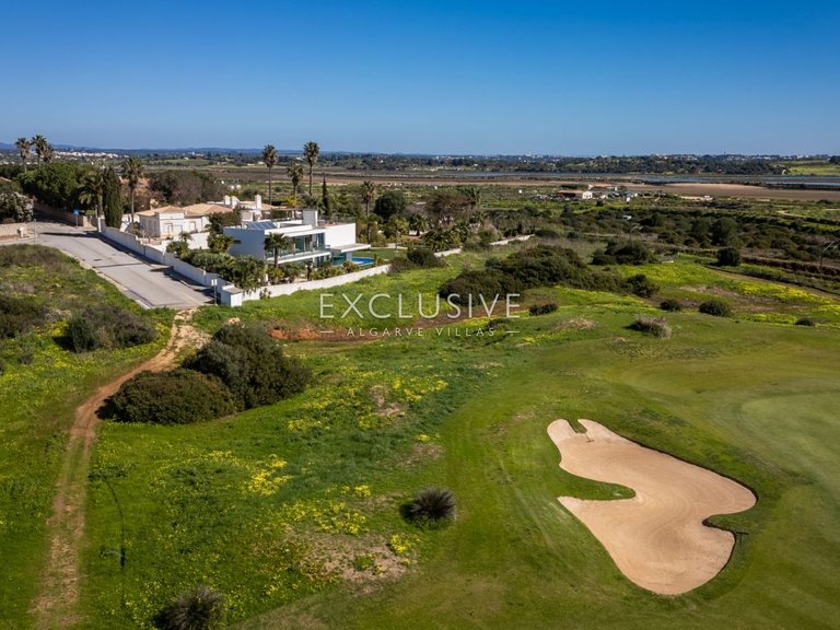 Villa for Sale in Palmares, Algarve 30