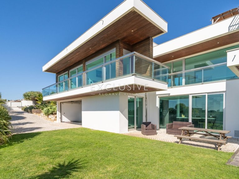 Villa for Sale in Palmares, Algarve 11