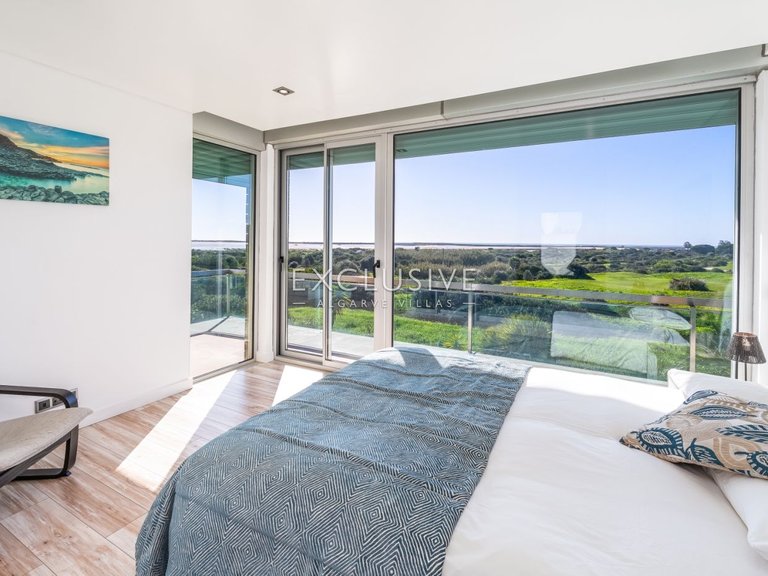 Villa for Sale in Palmares, Algarve 16