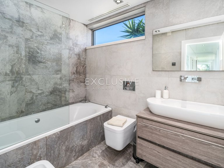 Villa for Sale in Palmares, Algarve 20