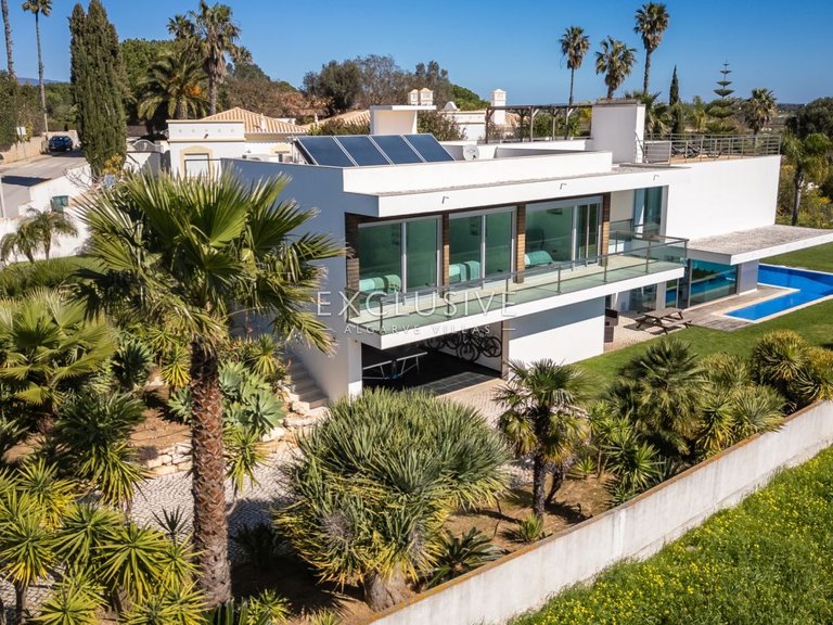 Villa for Sale in Palmares, Algarve 3
