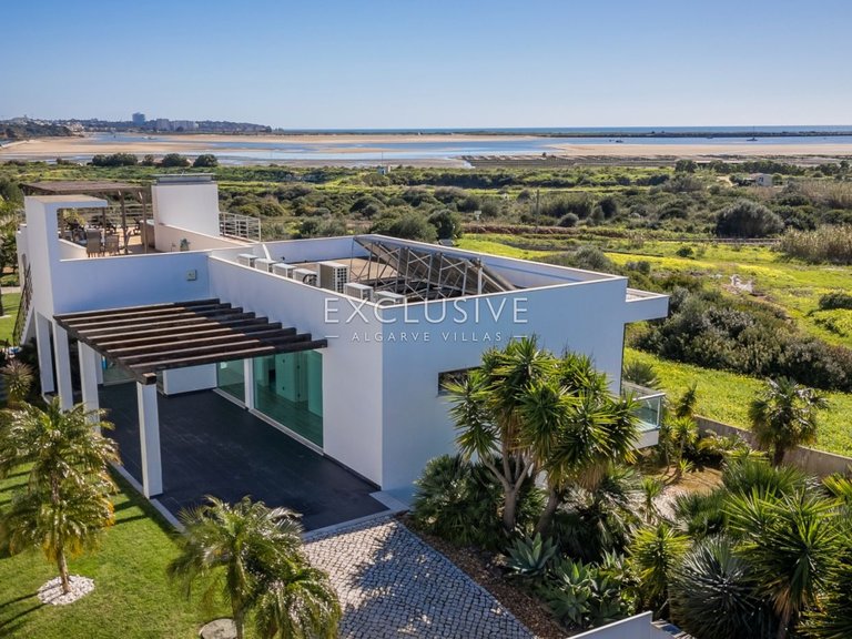 Villa for Sale in Palmares, Algarve 1