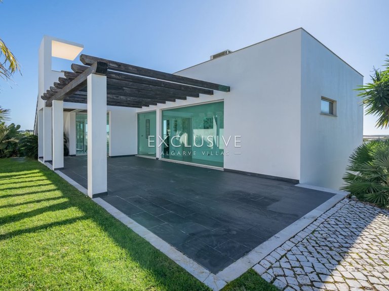 Villa for Sale in Palmares, Algarve 5
